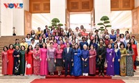 สตรีเวียดนามมีส่วนร่วมที่สำคัญต่อการเป็นจุดเด่นของเวียดนามเกี่ยวกับสันติภาพและความก้าวหน้า