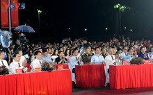 Party, State leaders attend art program celebrating 135th birthday of President Ho Chi Minh
