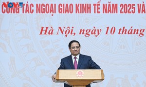 팜 민 찐 총리: “민족의 부강한 발전을 위해 강력하게 변모하는 경제 외교”