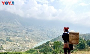 山沿いのルートで巡るタヴァン集落の魅力