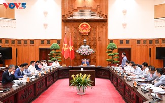 Premierminister Pham Minh Chinh: Treibstoffknappheit darf unter keinen Umständen zugelassen werden