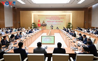 Премьер-министр Фам Минь Тинь возглавил 3-е заседание Руководящего комитета по развитию частной экономики