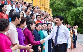 Staatspräsident Luong Cuong trifft vorbildliche Vertreter des Verbands zur Lernförderung aus ganzem Land