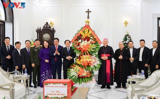 Der stellvertretende Premierminister Ho Quoc Dungs besucht zu Weihnachten das Erzbistum von Hue