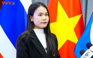 在北京的越南留学生对越共14大做出正确决策充满信心