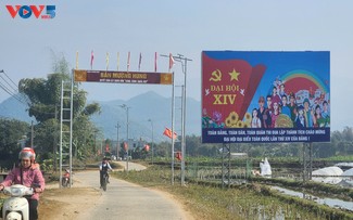 山罗省人民热切期待越共十四大召开