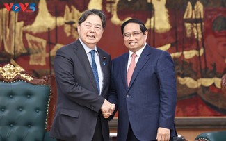 チン首相 日本総務大臣と会見