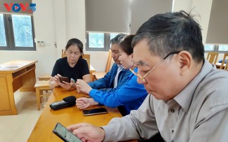 Para Pejabat di Pedesaan Provinsi Quang Ninh secara Proaktif Beradaptasi dengan Pemerintahan Digital