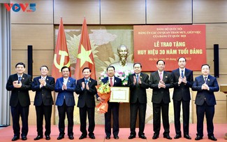 Chủ tịch Quốc hội Trần Thanh Mẫn dự Lễ trao tặng Huy hiệu Đảng