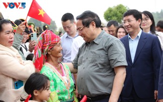 Thủ tướng Phạm Minh Chính thăm mô hình trồng cây mắc ca tại tỉnh Điện Biên