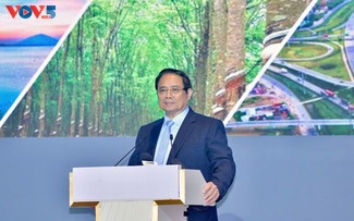 PM urges HCMC to be leader in digital transformation, hi-tech investment 