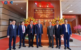 Party leader pays Tet visit to the Voice of Vietnam 