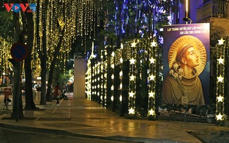 Lung linh Giáng sinh Hà Nội 