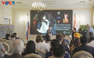 Khai mạc triển lãm tranh của họa sĩ Xô Viết và Nga Tuman Zhumabayev người từng đến Việt Nam 24 lần