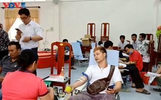 One drop, one life: Khmer barber inspires with dozens of blood donations