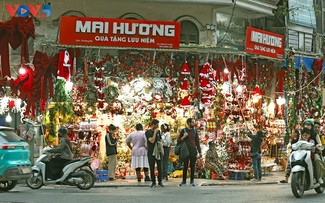 บรรยากาศตลาดคริสต์มาสที่คึกคักในเมืองใหญ่ ๆ