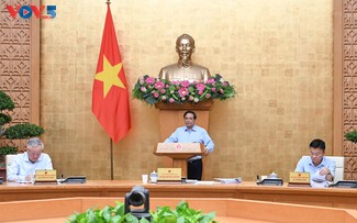 Thủ tướng Phạm Minh Chính: Kinh tế tiếp tục xu hướng tích cực, tháng sau tốt hơn tháng trước