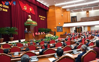 Thông cáo báo chí về ngày làm việc thứ hai và bế mạc Hội nghị Trung ương 15 khoá XIII 