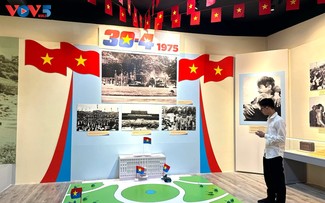 Exhibition revitalizes historical moments of 1975 Spring