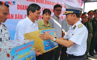 Naval Region 5 brings early Tet celebrations to Tho Chau special zone