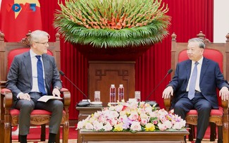 Secretario General de Vietnam recibe al director general del Grupo danés 