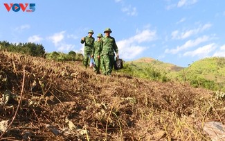 „Die digitalen Lehrer” mit den grünen Schulterklappen