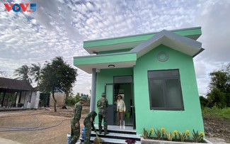 Ein friedliches Neujahrsfest Tet in jedem Haus