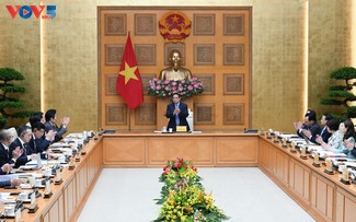 Premierminister Pham Minh Chinh führt Dialog mit japanischen Unternehmen