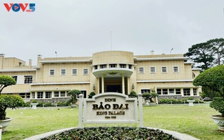 พระราชวัง บ๋าวด๋าย นิมิตหมายแห่งกาลเวลากลางป่าสน ดาลัด จังหวัดเลิมด่ง