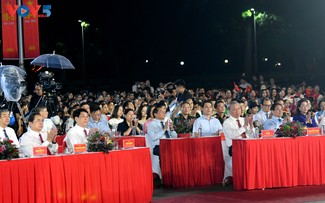 «Il est Hô Chi Minh», un beau spectacle en l’honneur du 135e anniversaire du grand leader