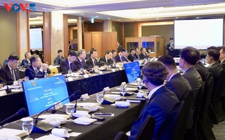 Tô Lâm à une table ronde Vietnam - République de Corée sur la science et la technologie