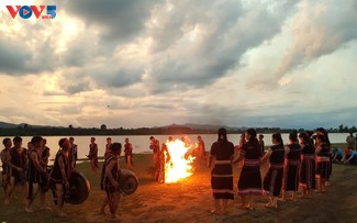 Gia Lai: le village de Kep réinvente son héritage du tissage de brocart