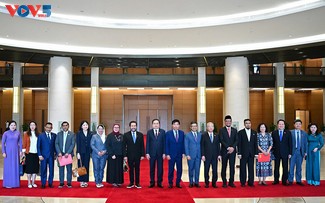 Trân Thanh Mân reçoit Yorrys Raweyai 