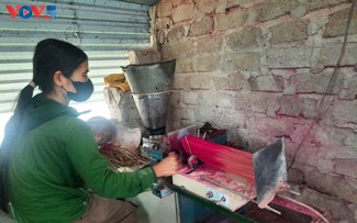 Làng nghề làm hương Báo Ân rộn ràng dịp cuối năm