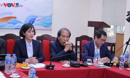 Vietnam Poetry Day: “Before the Vast Sea”