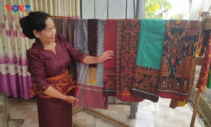 Khmer artisan safeguards centuries-old brocade weaving craft