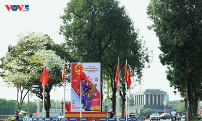 Hanoi adorned with flags and flowers to celebrate Election Day