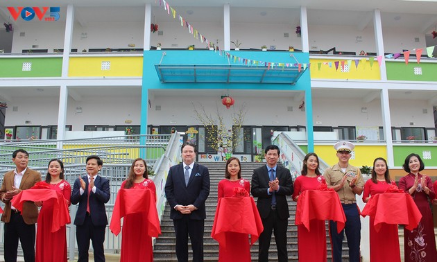 Estados Unidos financia escuelas y centro médico en Quang Binh