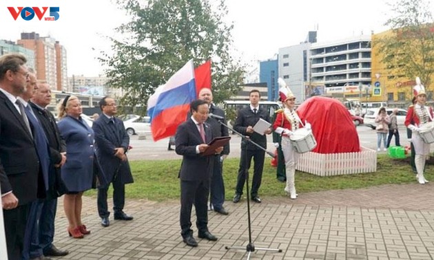 Saint-Pétersbourg: bientôt une statue du Président Hô Chi Minh