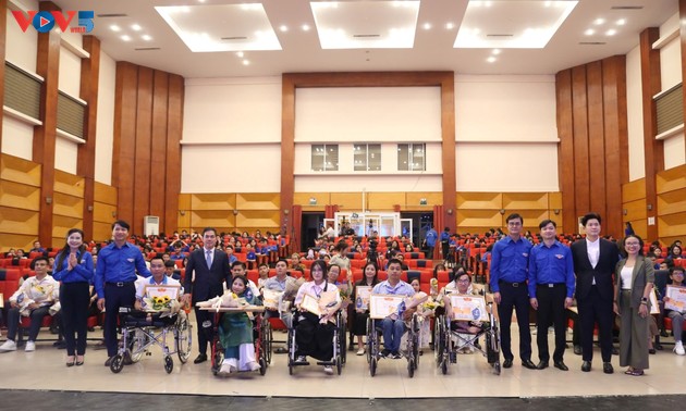 38 young people with disabilities honored in Hanoi