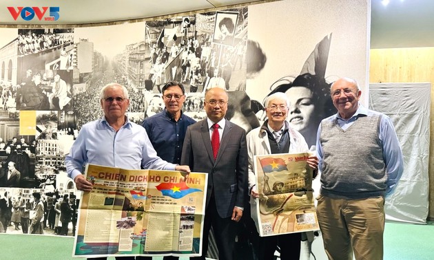 Feier zum 50. Jahrestag der Befreiung des Südens und der Wiedervereinigung des Landes im Ausland