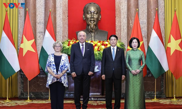 Staatspräsident Luong Cuong gibt für den ungarischen Präsidenten ein Empfangsbankett