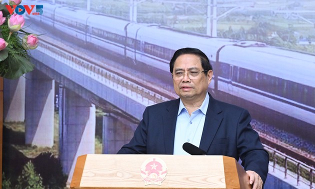 Premierminister Pham Minh Chinh fordert die Beschleunigung des Bautempos wichtiger Eisenbahnprojekte 