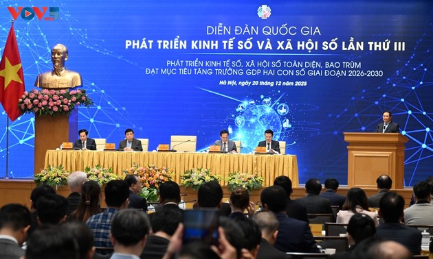 Премьер-министр Фам Минь Тинь председательствовал на 3-м Национальном форуме по развитию цифровой экономики и цифрового общества