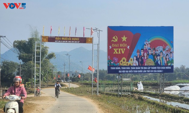 Warga Son La Menuju Kongres XIV PKV