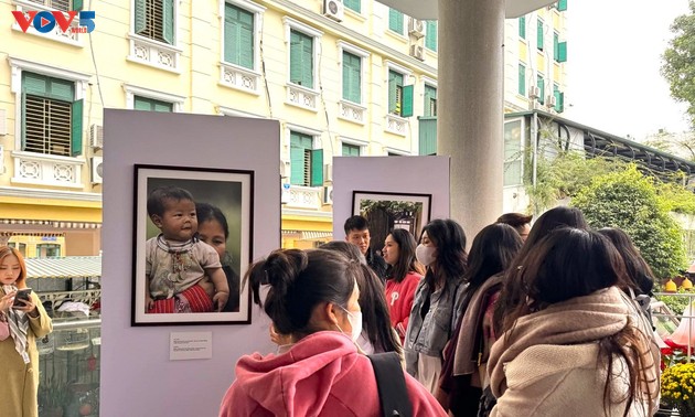 Die Ausstellung „Ich liebe dich, mein Kind” zeigt die heilige Mutterliebe