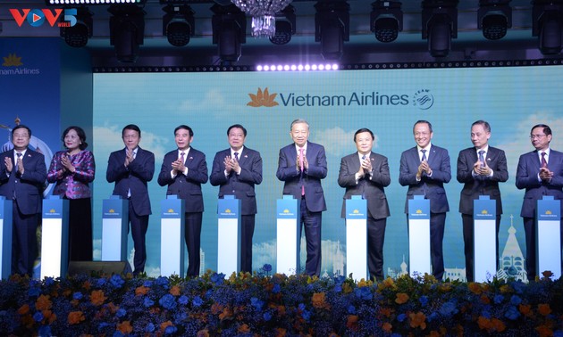 KPV-Generalsekretär To Lam nimmt an der Zeremonie zur Bekanntgabe der Hanoi–Moskau- Direktflugverbindung teil