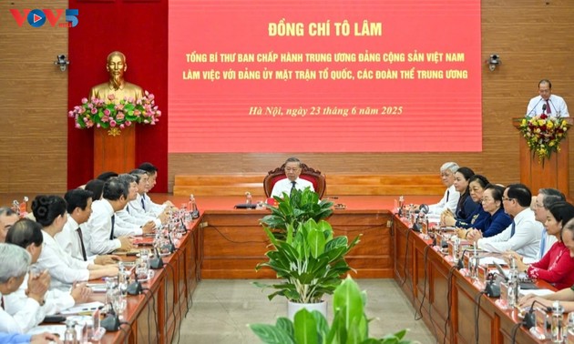 Vaterländische Front Vietnams soll ihre Rolle bei der Versammlung aller vietnamesischen Bevölkerungsschichten entfalten