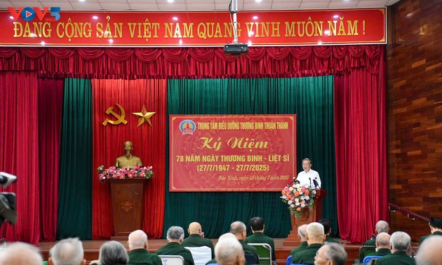 KPV-Generalsekretär To Lam besucht Pflegezentrum der Kriegsversehrten in Bac Ninh