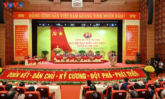 Staatspräsident Luong Cuong nimmt an der Parteikonferenz der Provinz Phu Tho der Amtszeit 2025-2030 teil